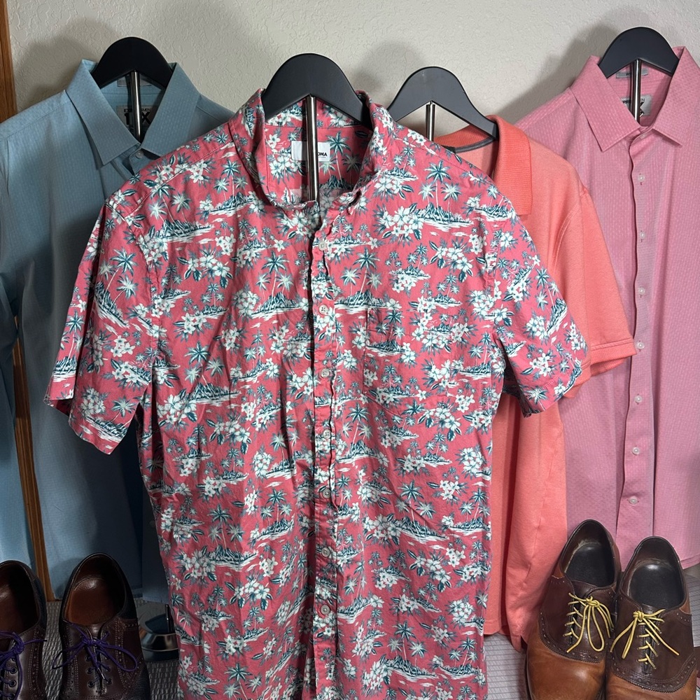 Tropical Floral Print Short Sleeve Button-Down Shirt in Pink